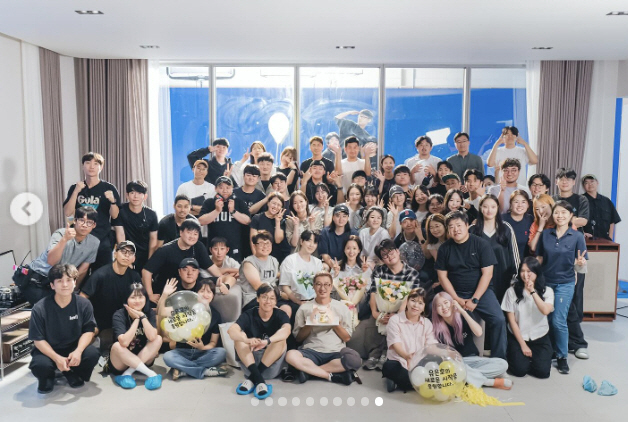 이준혁♥한지민 비하인드가 더 달달..어깨 손 올리고 '빼꼼'