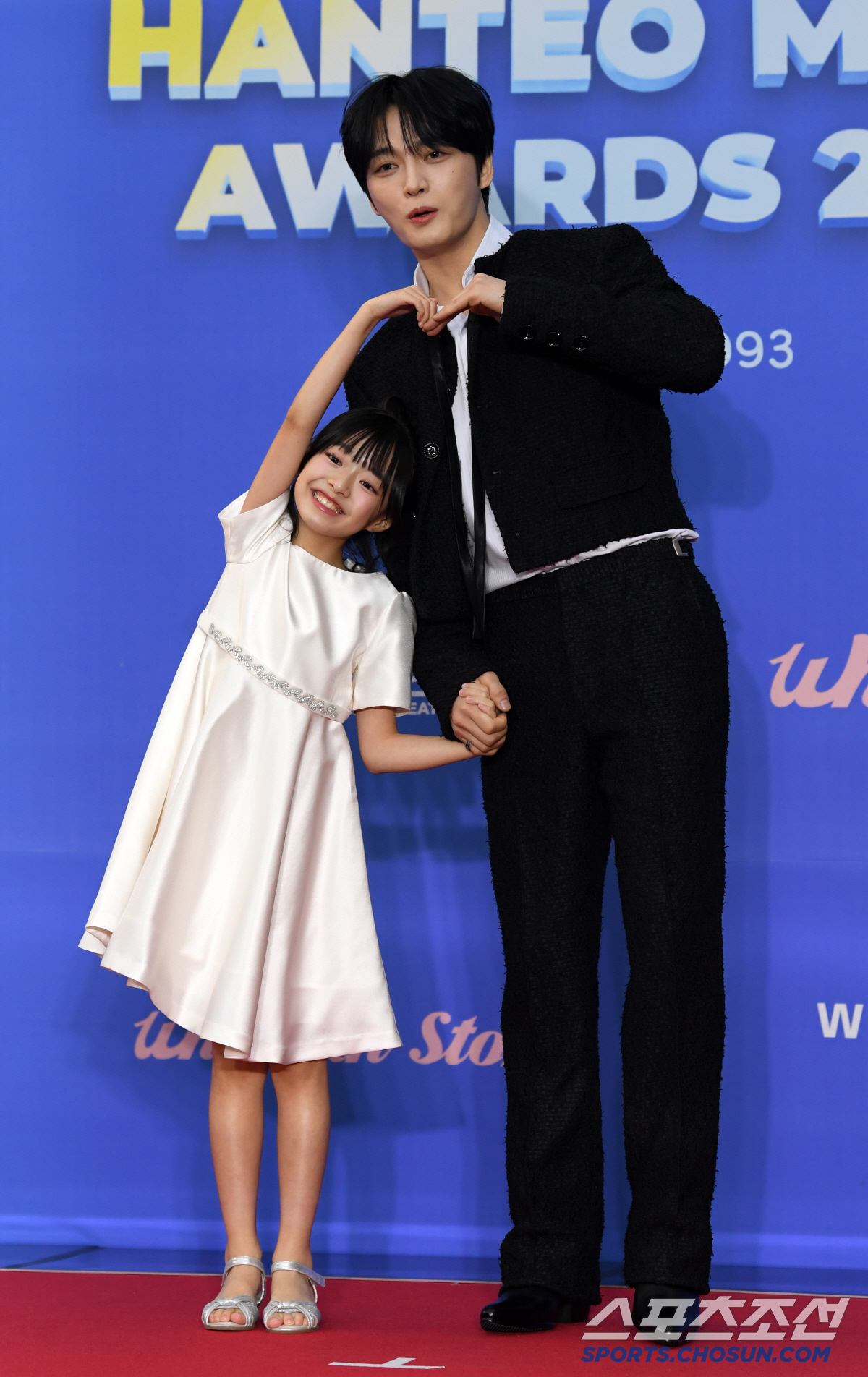 '꿀 떨어지네' 조카 같은 오지율 살뜰히 챙긴 삼촌 김재중..."추울까 …