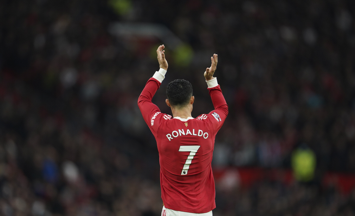 40세 호날두, 맨유 전격 복귀? 맨체스터에 'CR7' 전용기 떴다!