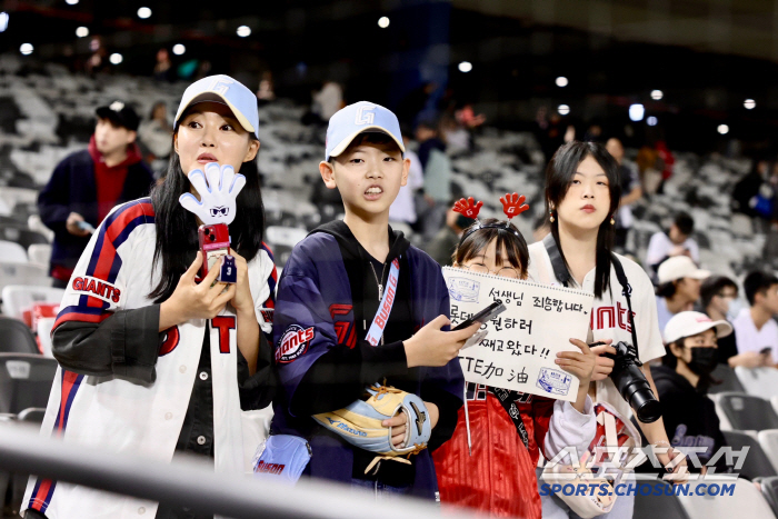 대만에 몰아친 야구 한류 "윤동희→김원중 보며 한국말 배운다"…사직 넘어 亞아이돌로 재탄생 [타이난스케치]