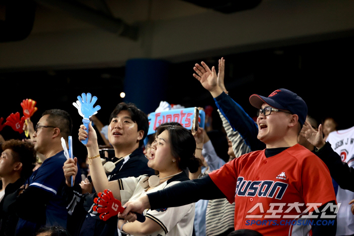 대만에 몰아친 야구 한류 "윤동희→김원중 보며 한국말 배운다"…사직 넘어…