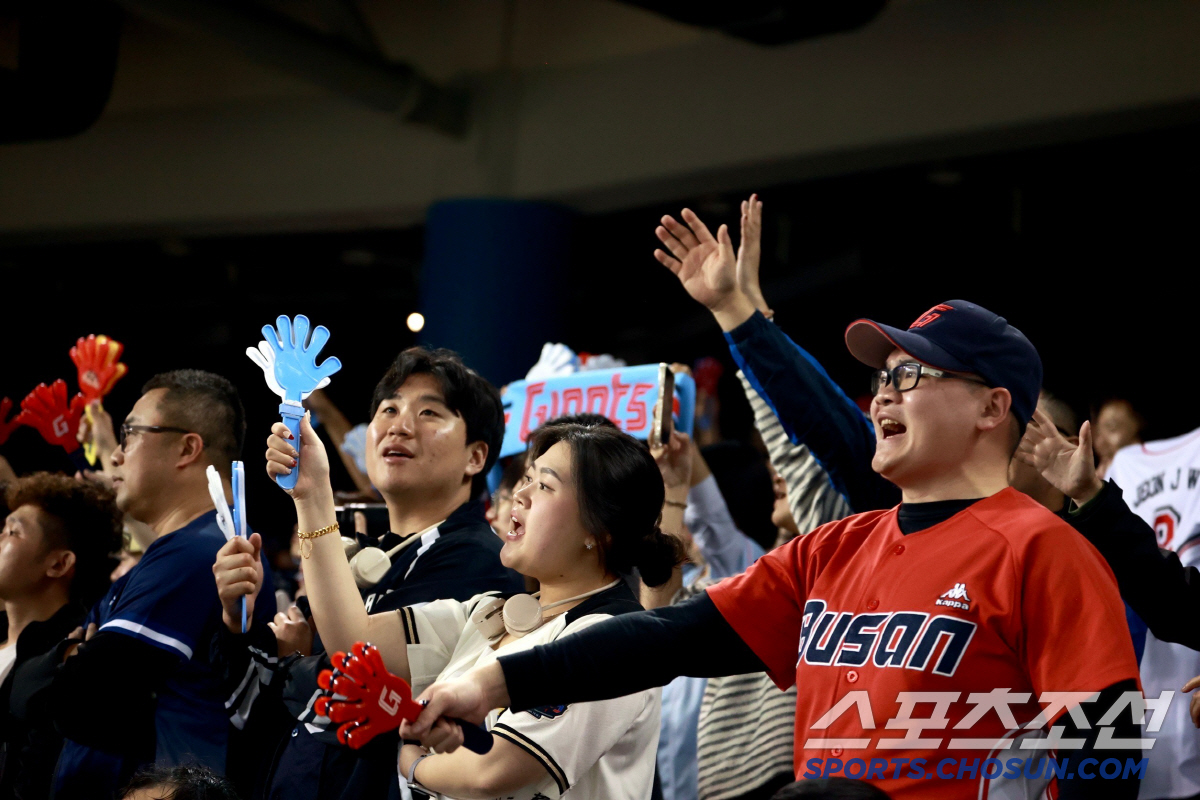 대만에 몰아친 야구 한류 "윤동희→김원중 보며 한국말 배운다"…사직 넘어…