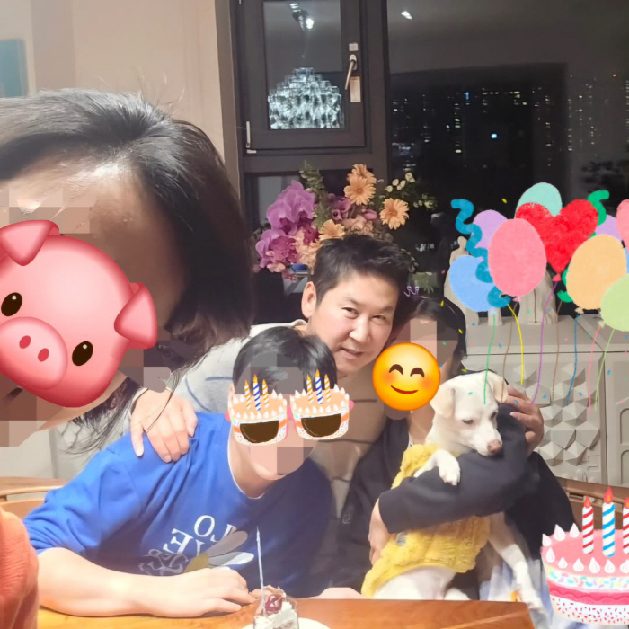 신동엽, ♥선혜윤 PD·자녀들과 오붓한 생일파티 "뽀뽀도 엄청해줘"
