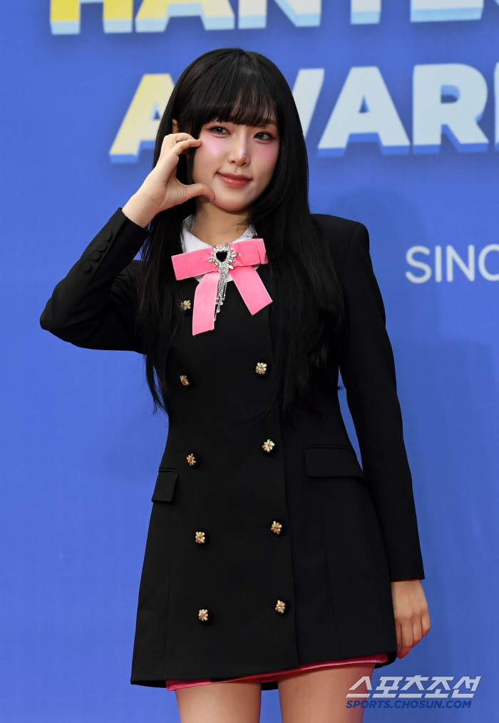 [포토] 최예나 '심쿵 볼하트'