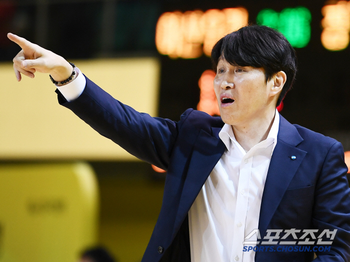 [현장분석] 지옥훈련+절대자 김단비+그리고 위성우. 0% 수렴했던 우리은…