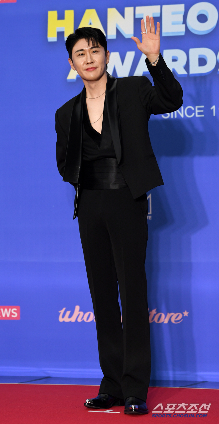[포토] 영탁 '추위 녹이는 훈훈함'