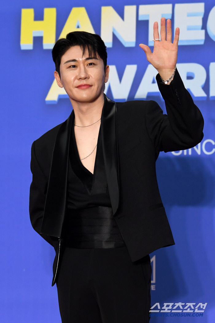[포토] 영탁 '팬들 향해 인사'