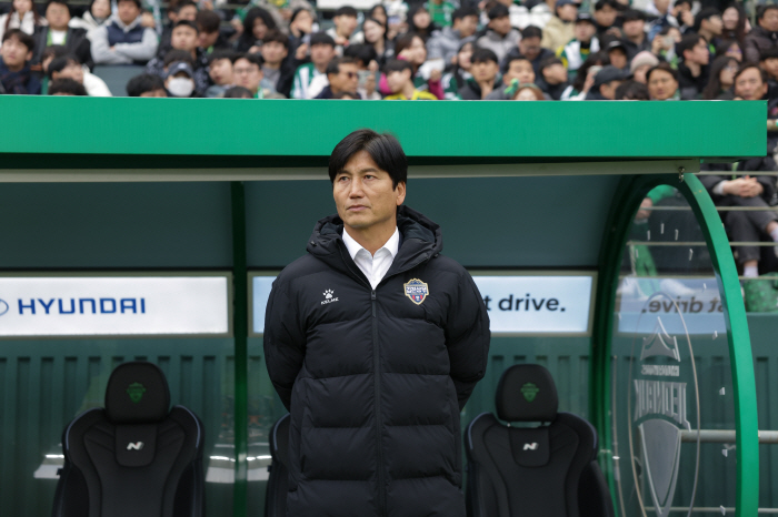 [현장인터뷰]'아쉬운 역전패' 김천 정정용 감독 "포옛 감독 축구, 전술…