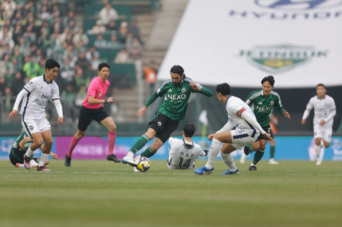 [현장리포트]'개막전 역전승' 전북 닥공 부활의 위력, 하지만 숙제도 여…