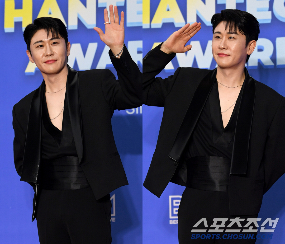 [포토] 영탁 '오늘도 찐이야'