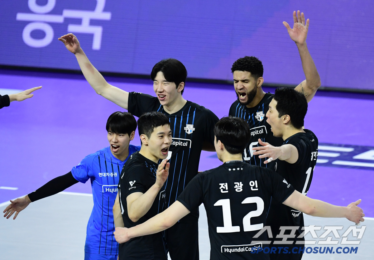 '디펜딩챔피언' 잡고 '홈 축포'를? 이보다 이상적일 수 있을까…V리그 …