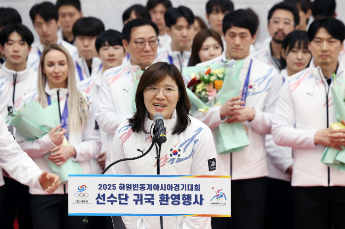 "유인촌 장관X장미란 차관X유승민 당선인" 훈훈했던 하얼빈 해단식,파리올…