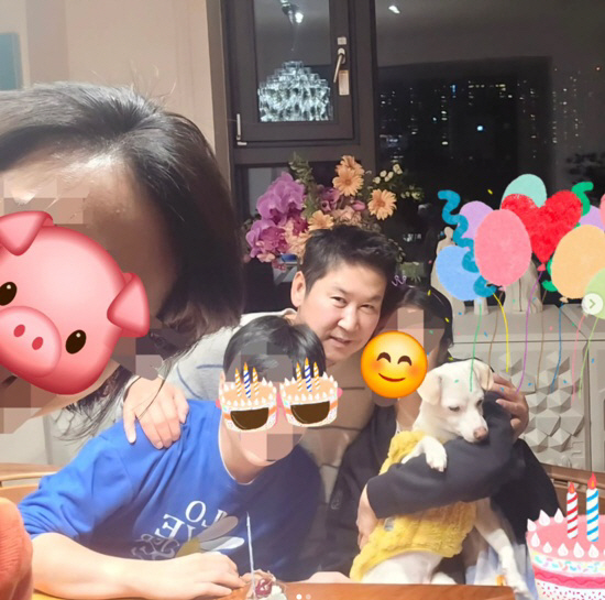 [SCin스타] "바빠도 가족이 먼저"…생일 맞은 신동엽, 반려견까지 '…
