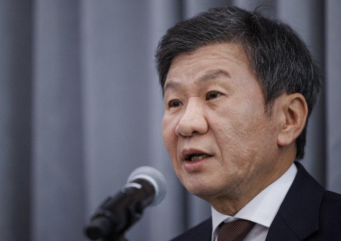 "일본처럼 유럽 사무소 필요" 홍명보 감독의 바람, 정몽규 후보의 응답 …