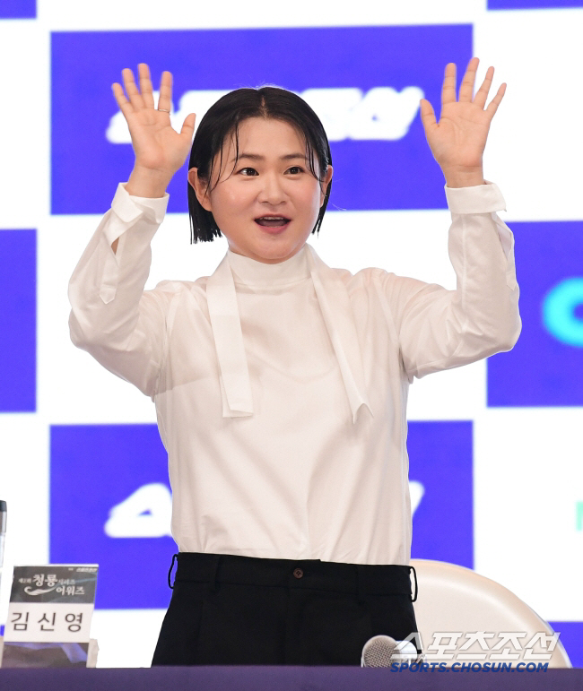 김신영, "플레이브=현타" 발언 생방송 사과 "시대 흐름 못읽고 무례"[…