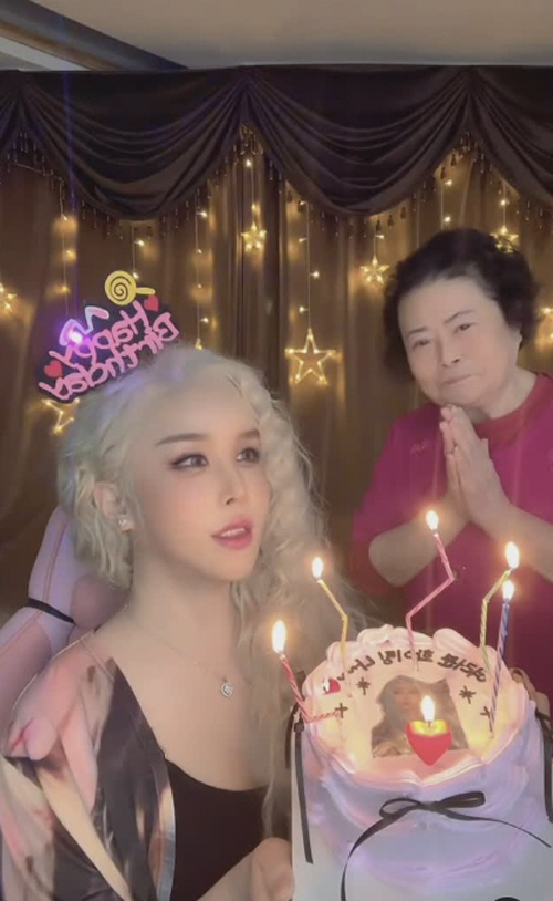 50세 생일 맞은 하리수, 母와 자축..인형 미모 여전해