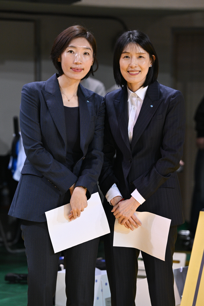 훈련부터 통역까지 '언성히어로' 전주원-임영희 코치, 위성우 감독이 꼽은…