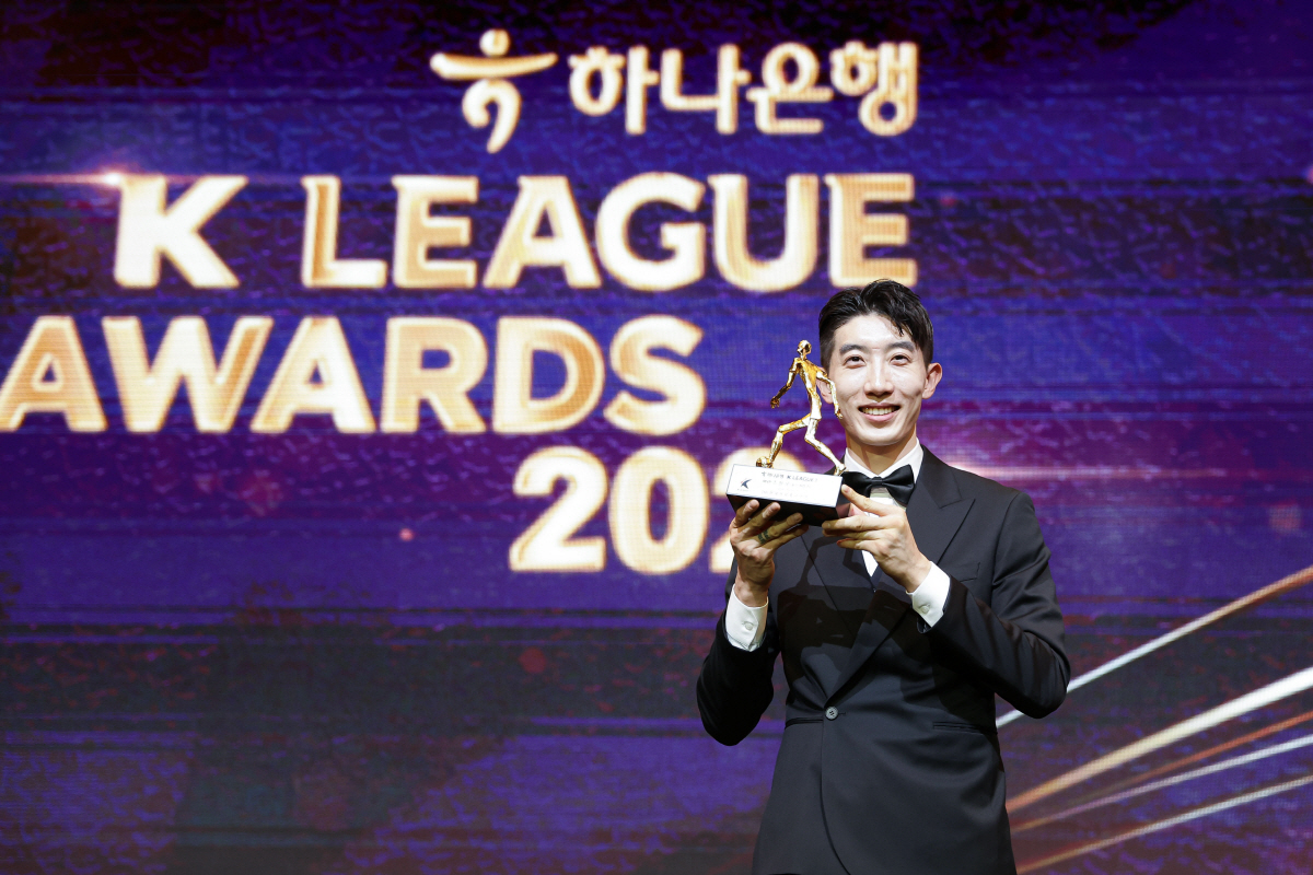 '코뼈 수술' 조현우가 정말 대단한 이유, 선행도 MVP…현역 선수 최초…