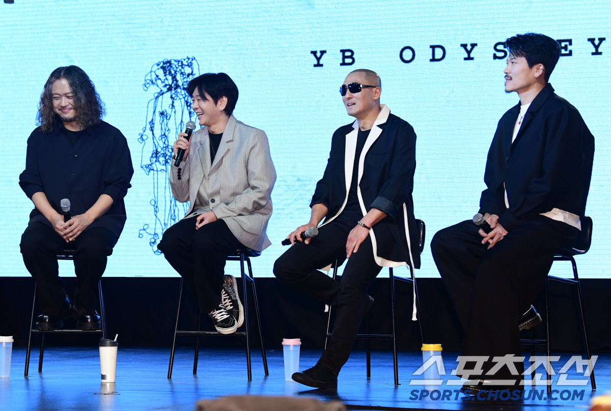 [SC현장]"살아있는 음악"…암투병 이겨낸 YB, 30주년에 'K-메탈'…