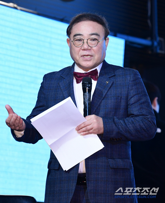 [SC현장]"살아있는 음악"…암투병 이겨낸 YB, 30주년에 'K-메탈'…