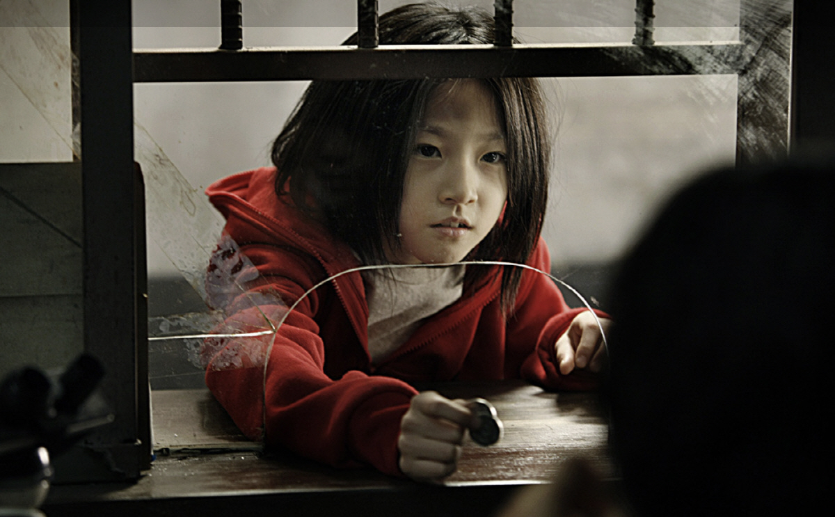 故 김새론 위해 15년 칩거 깬 원빈.."영화 '아저씨'와 똑같아 먹먹"…