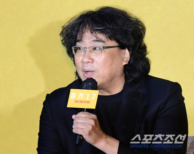 봉준호, 6년만 손석희 재회한다...故 이선균 얘기하다 울컥 ('질문들'…