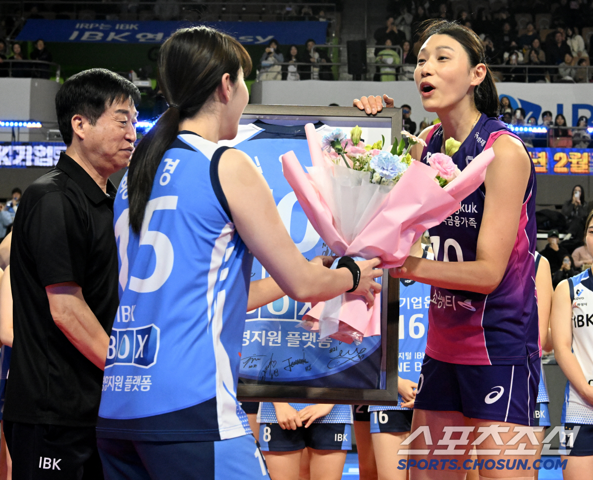 '말과 다른 행동' 김연경 은퇴 발표 그 후.. "내 생각만 했다"고 했…