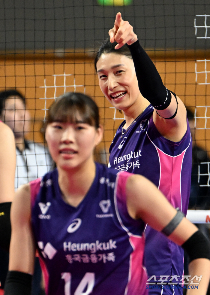 '말과 다른 행동' 김연경 은퇴 발표 그 후.. "내 생각만 했다"고 했…