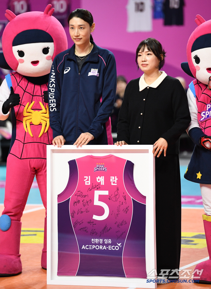 '말과 다른 행동' 김연경 은퇴 발표 그 후.. "내 생각만 했다"고 했…