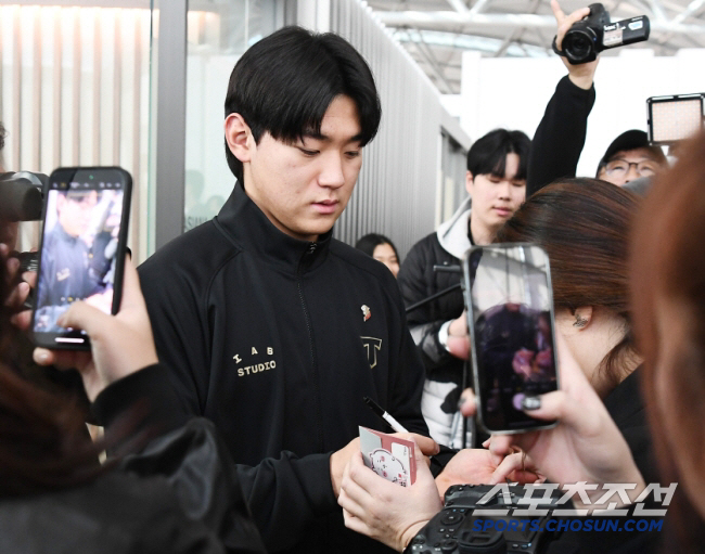 "폭설 때문에" 회장님, 왜 KIA 美캠프 깜짝 방문했나 …왕복 비즈니스…