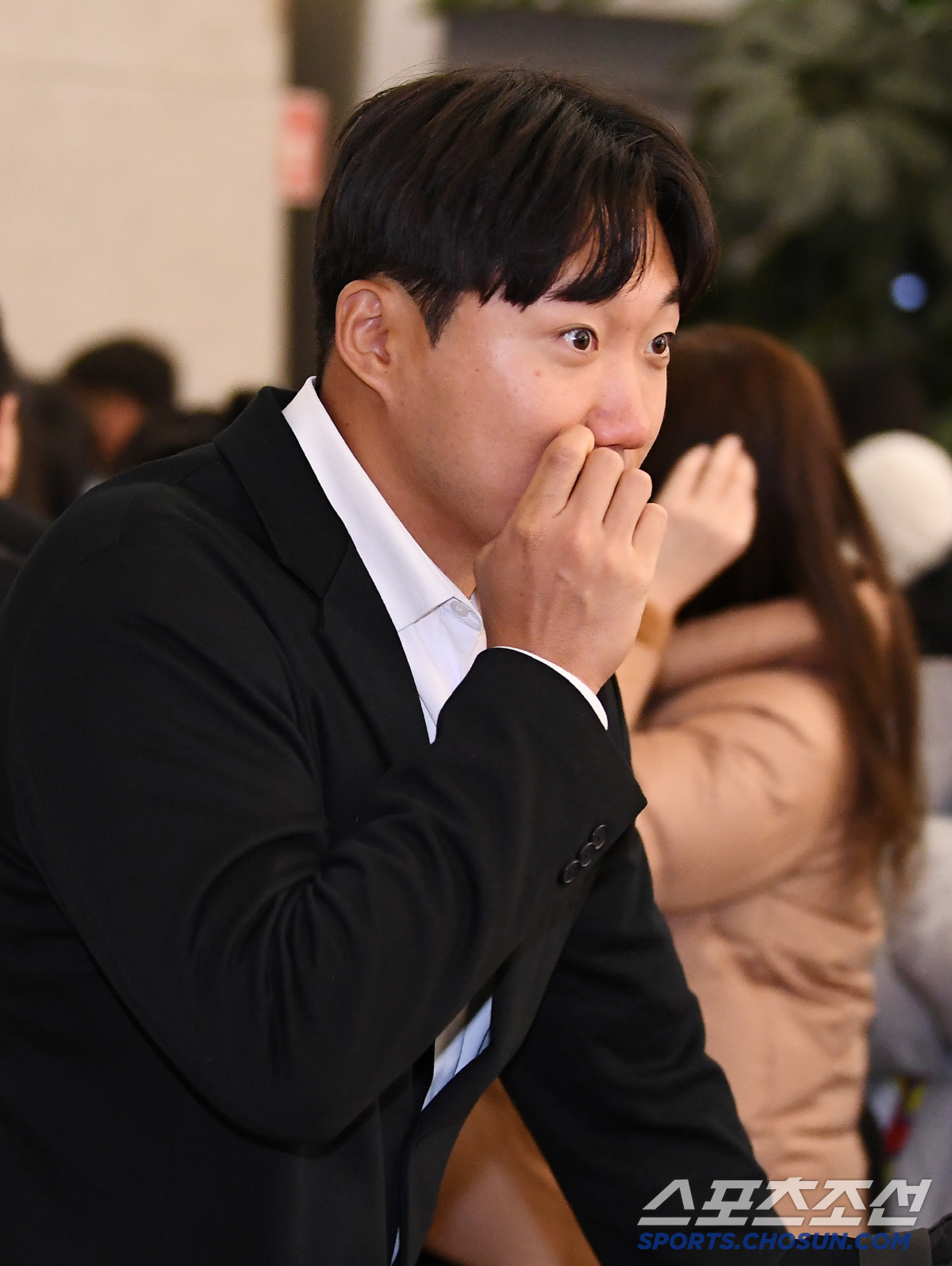 2차 가는 곰들 신났네...1차 때와 사뭇 다른 출국 풍경 [스캠 출국 …