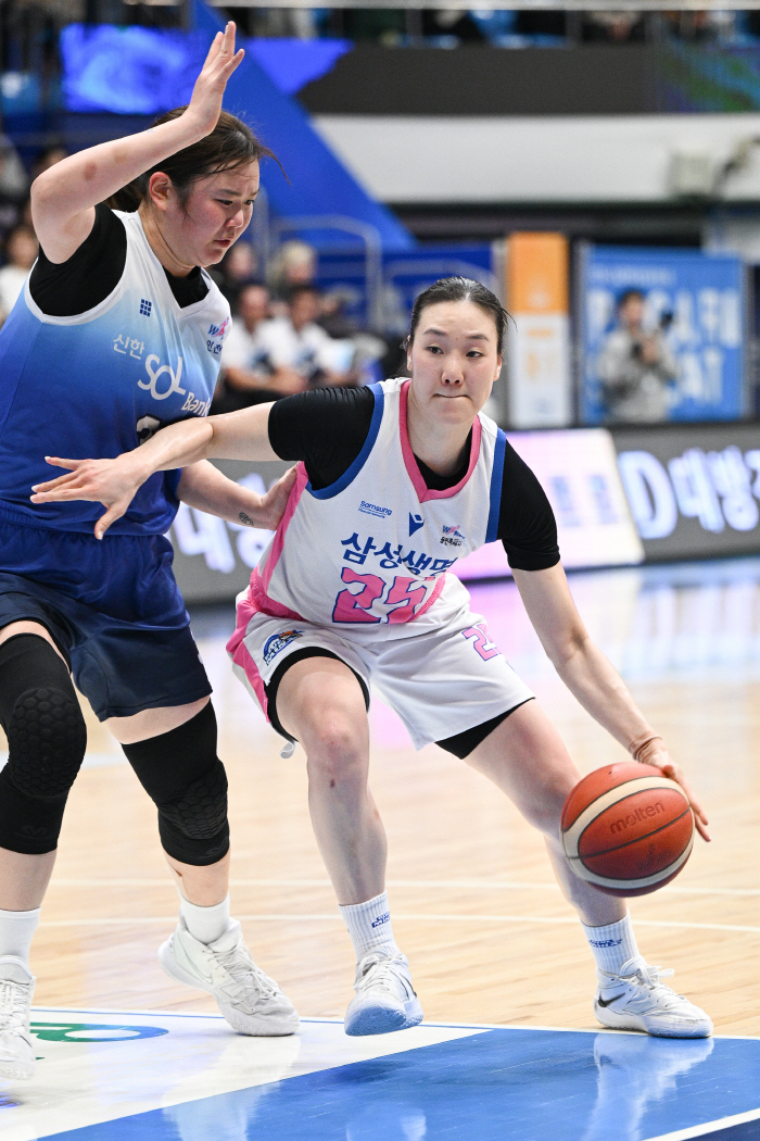 '막판 대혼전' WKBL 마지막 2-4위 경쟁 그들만의 계산법…삼성생명 '실낱희망', 신한은행 'BNK딜레마'