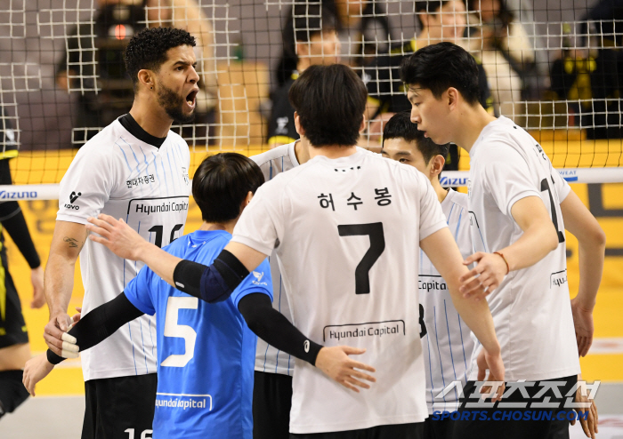 이기면 역사적 1위 확정! 홈 팬 앞에서 축포 준비…"행복하겠지만, 우선은"