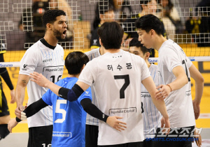 이기면 역사적 1위 확정! 홈 팬 앞에서 축포 준비…