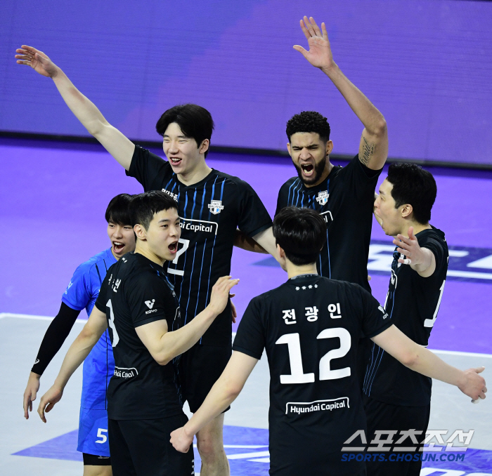 이기면 역사적 1위 확정! 홈 팬 앞에서 축포 준비…"행복하겠지만, 우선…