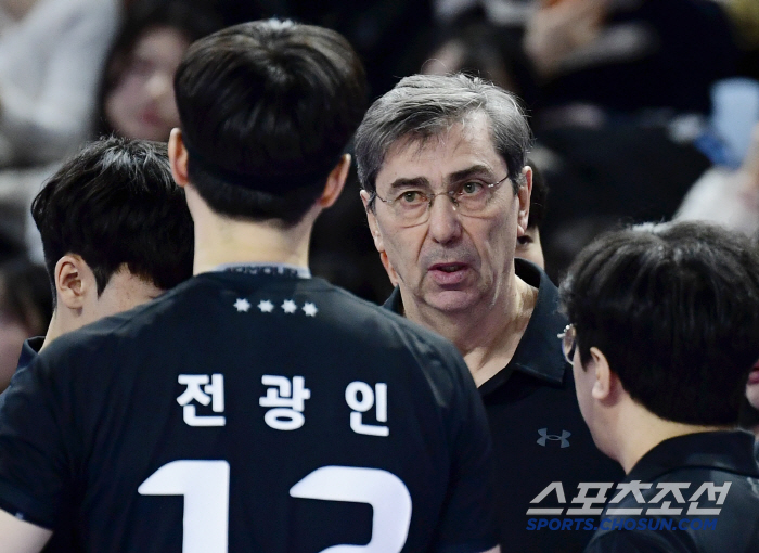이기면 역사적 1위 확정! 홈 팬 앞에서 축포 준비…"행복하겠지만, 우선…