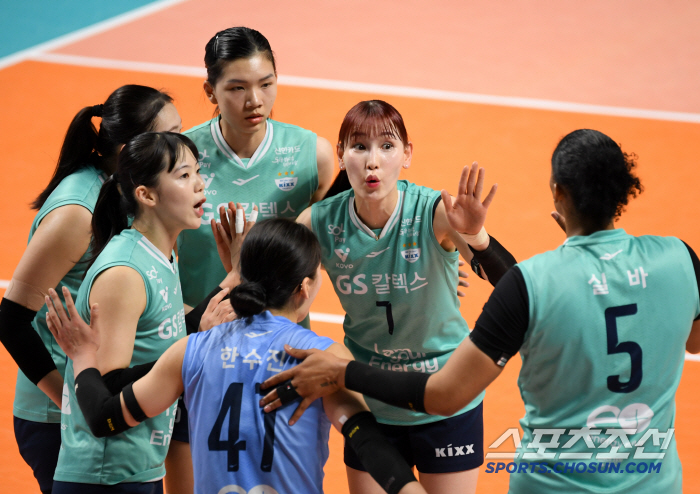 실바가 웃었다! 4연속 셧아웃→5G만에 풀세트 뒤집기 첫승…GS칼텍스, …