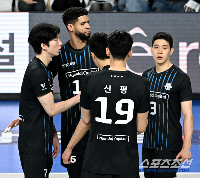홈축포 불발→매직넘버 4 못 지웠다…사령탑의 반성 "오늘 같은 경기력이면…