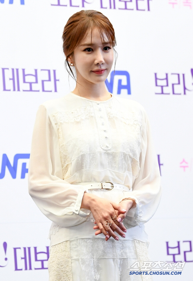유인나 "'기대된다'는 연락 많이 받아 인기 실감…과몰입 리액션 할 것 …