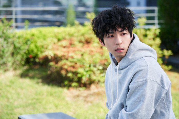 [SC인터뷰] '권모술수 권민우'에서 '비정규직 강기호'로…‘트리거’로 …