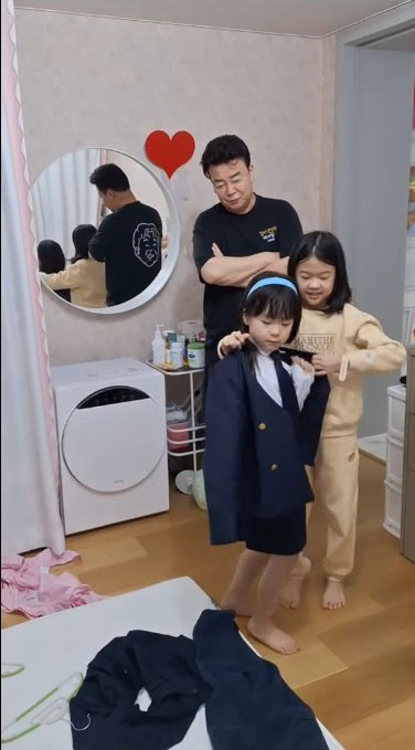 '4000억 부자' 백종원♥소유진, 딸 교복 물려 입히는 '소박한 씀씀이…