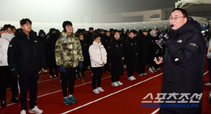 '韓육상 레전드'장재근 선수촌장의 뭉클한 고별사