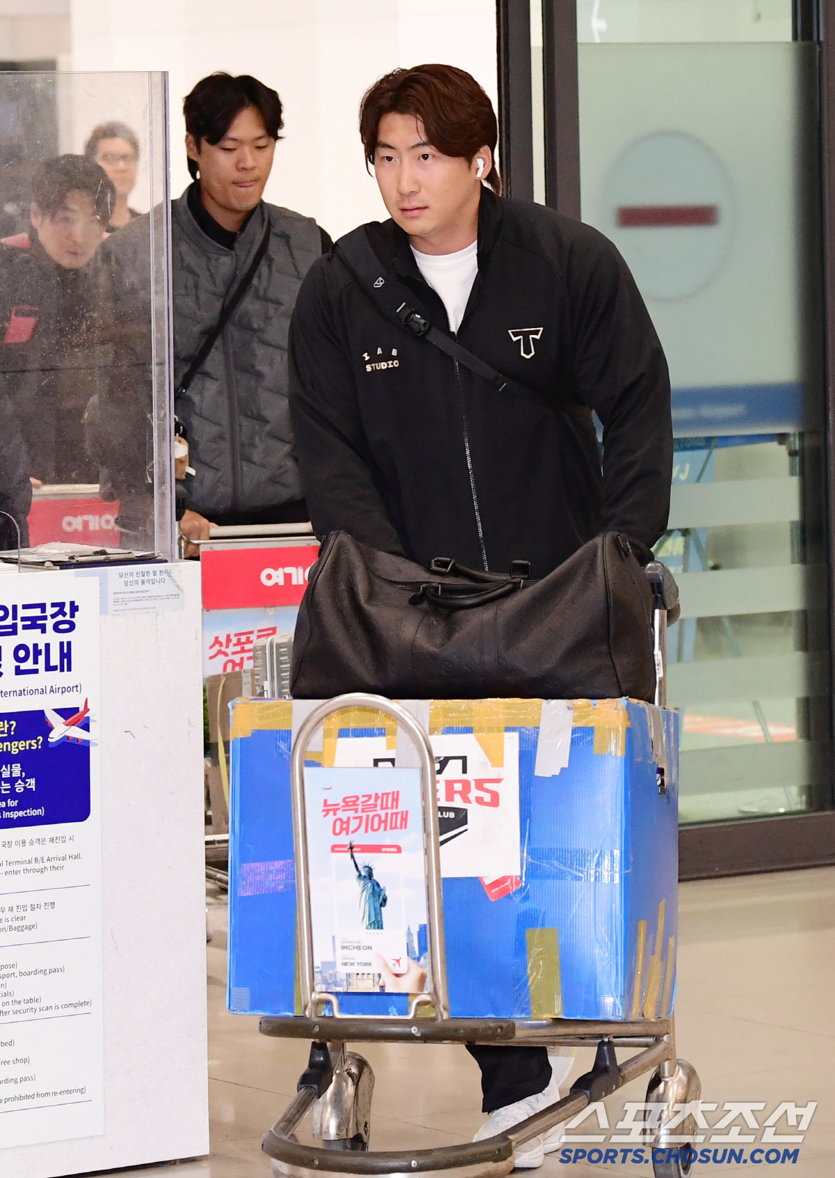 입국장 나서는 나성범.