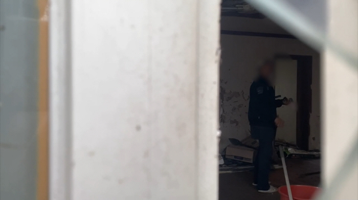 경찰에 욕설 퍼부으며 흉기 난동 지명수배자…장동민도 깜짝 "테이저건 쏴야…
