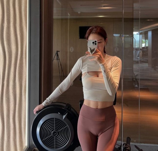 [SCin스타] 출산 후에도 완벽 S라인…애프터스쿨 정아, 운동복+수영복…