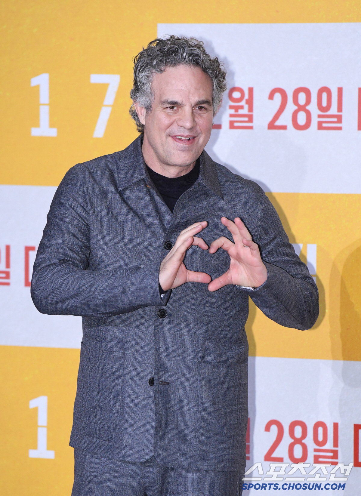 [SC현장] "극장서 안보면 후회해"…봉준호 표 SF '미키 17', 환…
