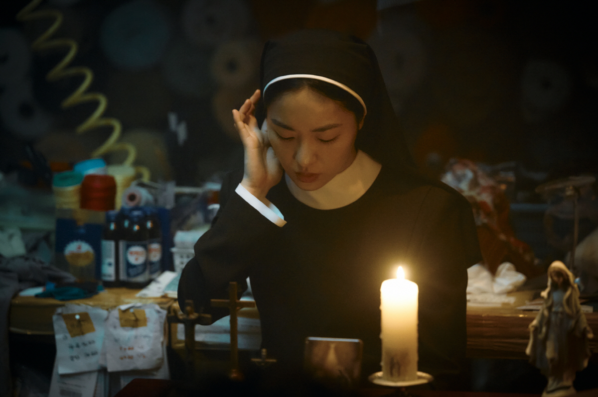 "수녀가 못하는 짓이 없어요"…'검은 수녀들' 전여빈, 송혜교 향한 반발…