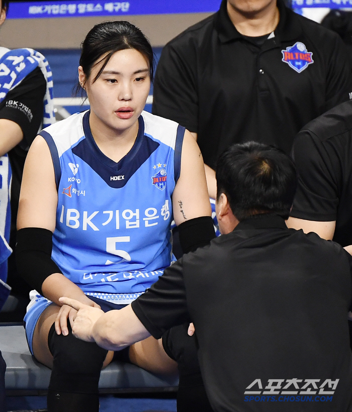올해 1승10패 '수렁'→단호한 70세 노장 "포기하면 프로 아냐…봄배구…