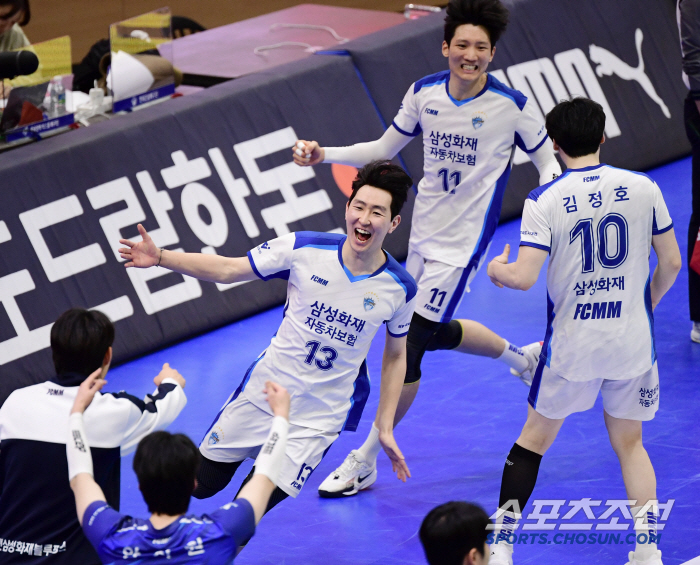 '봄배구 산술적 가능성' 삼성화재, 한국전력 3-0 셧아웃! 모처럼 승점 3점 달달 [수원 현장리뷰]