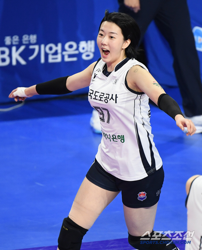 "베스트 멤버로 끝까지" 타나차→강소휘 삼각편대 '47득점 합작' 날아올…